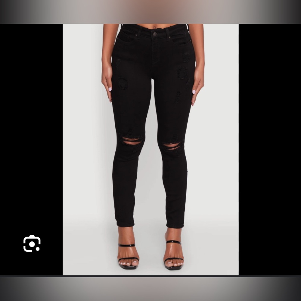 Wax Jean Black, juniors Distressed Skinny Jeans, size 7